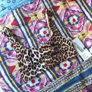 H&M Leopard print bikini top sz 2 (a/b cup) NWT🌟